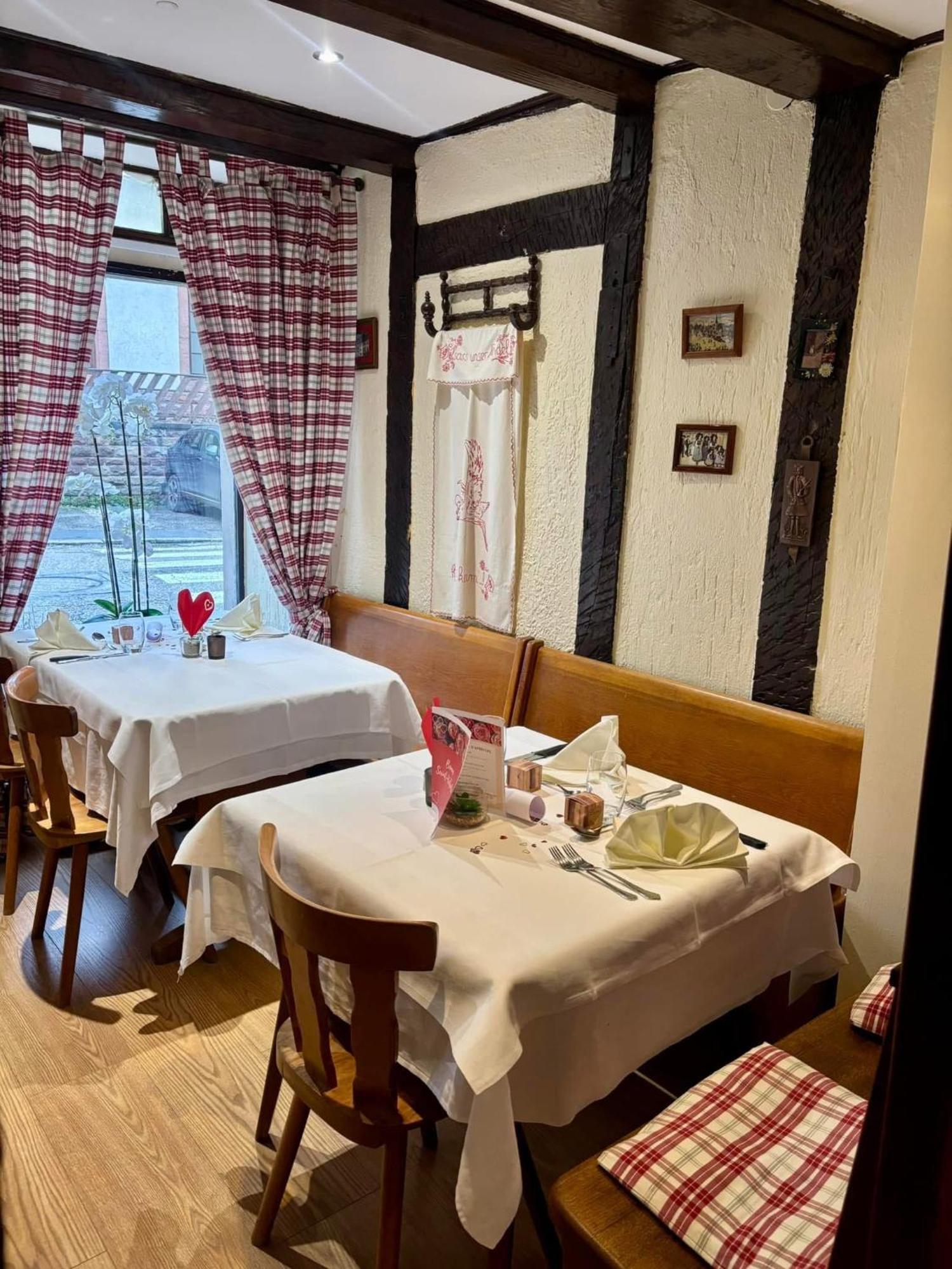 Hotel Restaurant Aux Trois Roses La Petite-Pierre Esterno foto